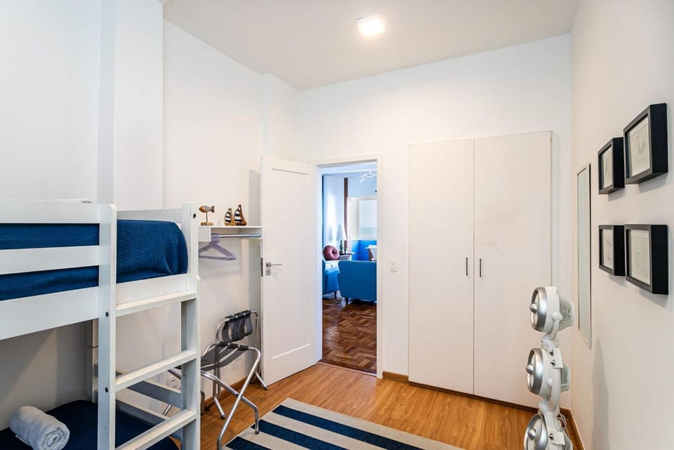 Bedroom, bunk bed