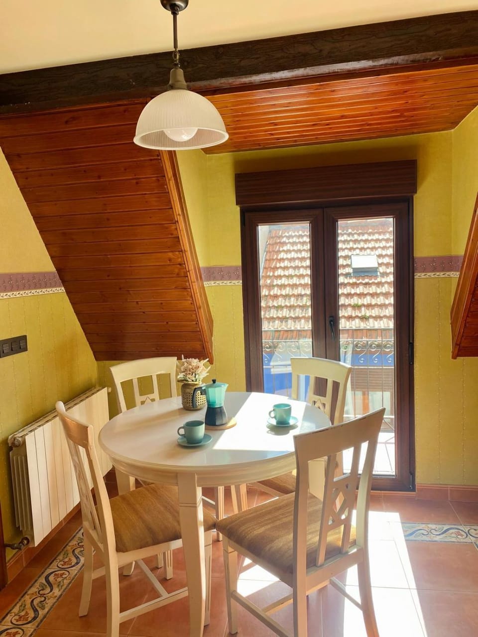 Seating area, Dining area