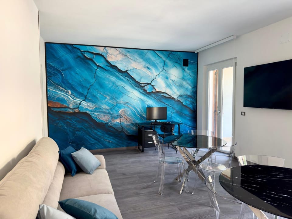Communal lounge/ TV room, TV and multimedia, Living room, Seating area, Communal kitchen