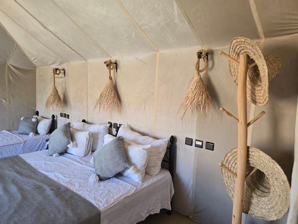 Bed, Living room, Photo of the whole room, Seating area, Bedroom