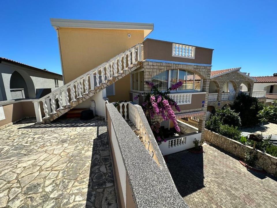 Property building, View (from property/room), Balcony/Terrace