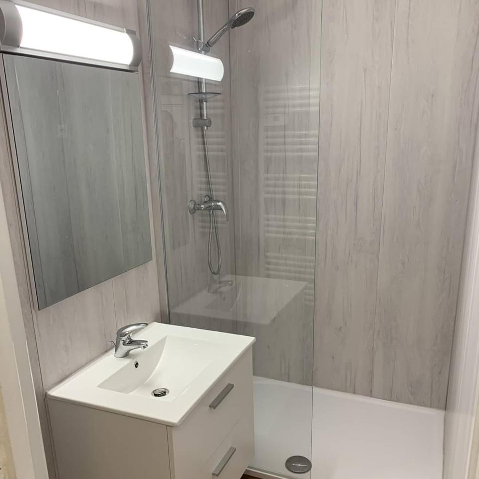 Shower, Bathroom
