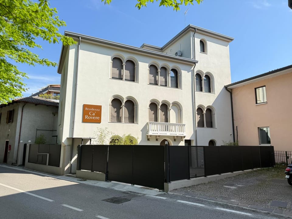 Property building, Day, Street view