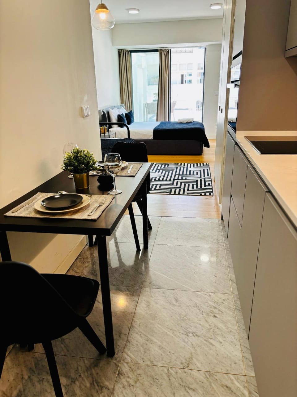 Kitchen or kitchenette, Dining area