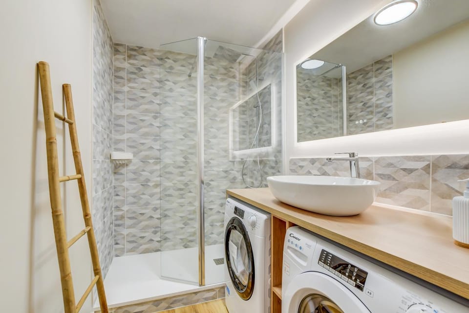 Bathroom, towels, washing machine, dryer