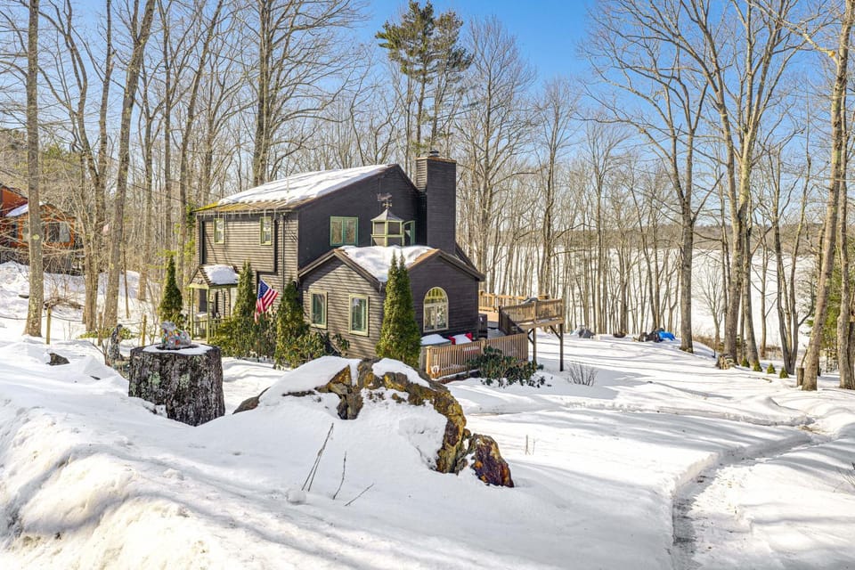 Waterfront Home w/ Boat Dock & Sunroom in Gardiner House in Maine
