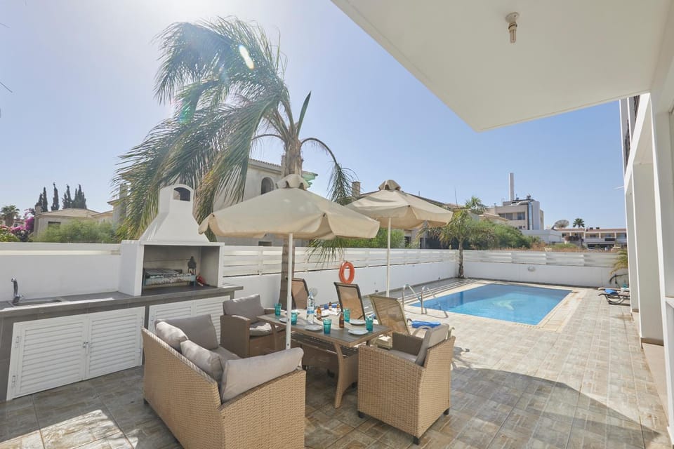 BBQ facilities, Seating area, Swimming pool