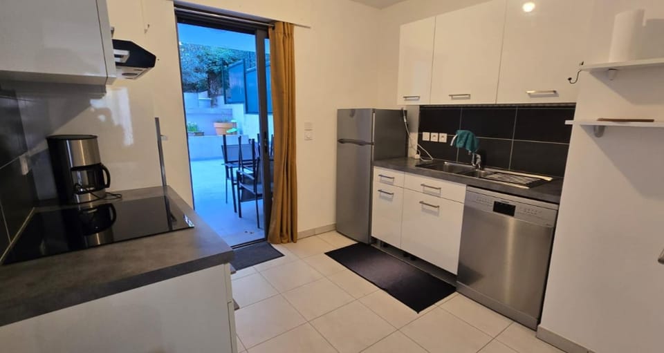 Spacious T3 with garden in Saint-Raphaël Apartment in Saint-Raphael