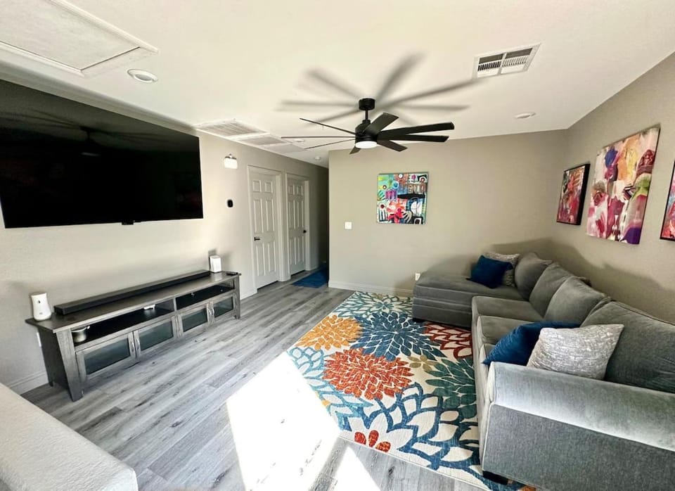 Stylish desert oasis Your serene get away House in Rhodes Ranch