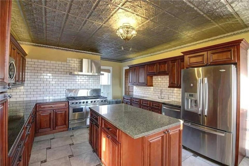 Coffee/tea facilities, Kitchen or kitchenette, dishwasher, oven, stove, toaster