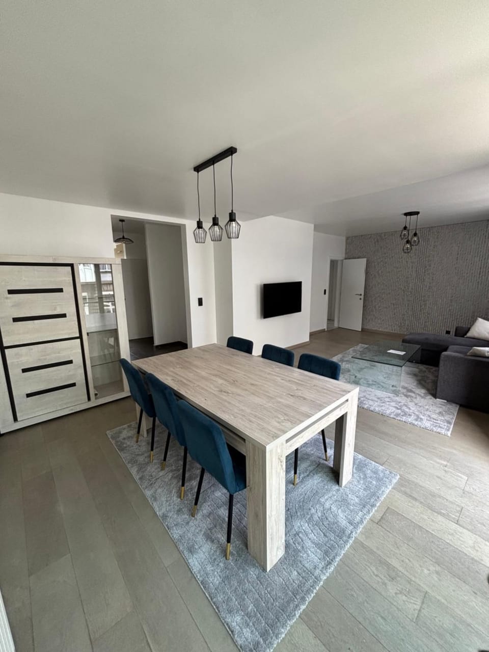 Communal lounge/ TV room, Living room, Seating area, Dining area, Evening entertainment