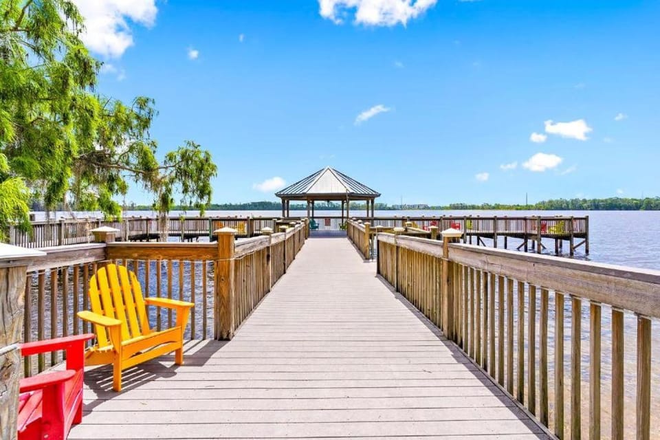 Living the Disney Dream! Lake View Luxury Condo House in Orlando