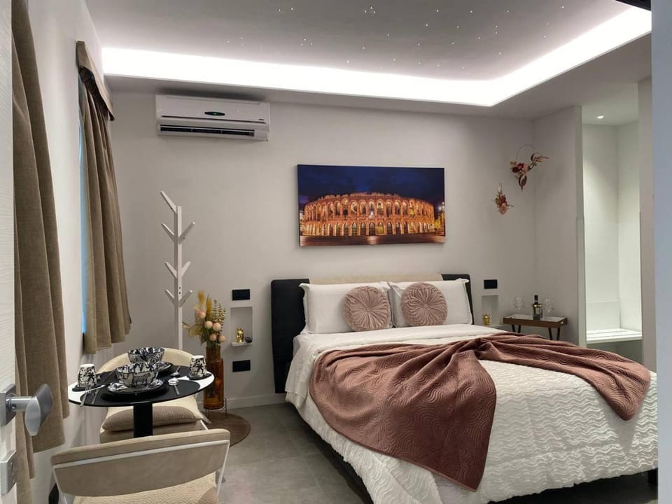 Bed, Photo of the whole room, Seating area, Bedroom, air conditioner
