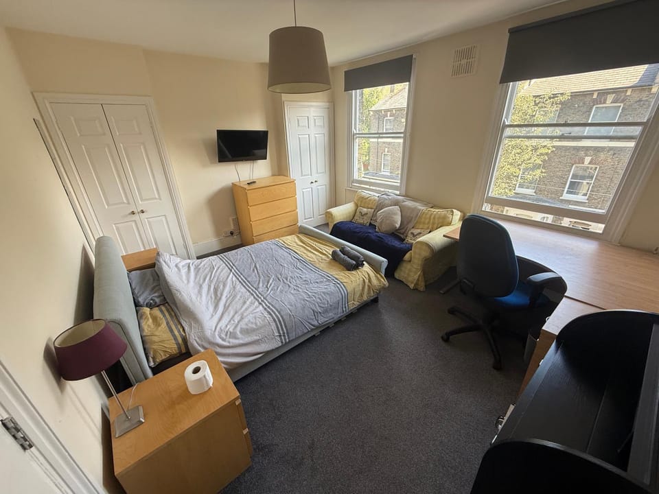 Central London Elephant and Castle cosy double bed Bed and Breakfast in London Borough of Southwark