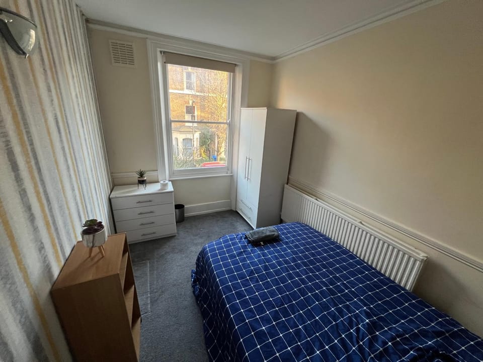 Central London Elephant and Castle cosy double bed Bed and Breakfast in London Borough of Southwark
