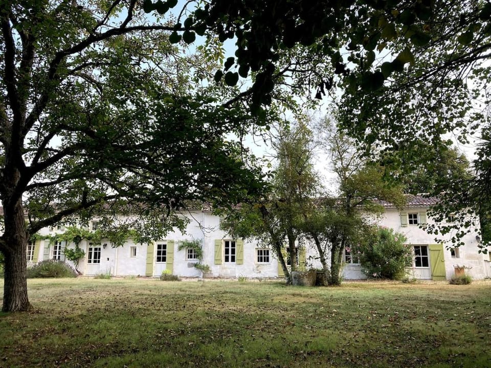 Gite avec piscine et grand jardin House in Nouvelle-Aquitaine