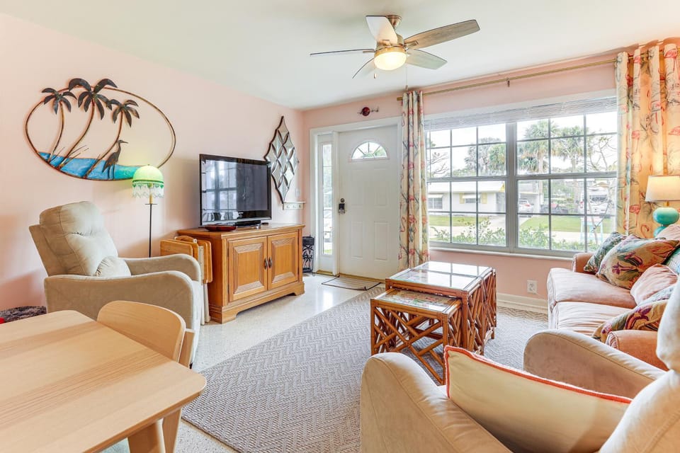 4 Mi to Beaches: Vibrant Stuart Villa w/ Patio! House in Stuart