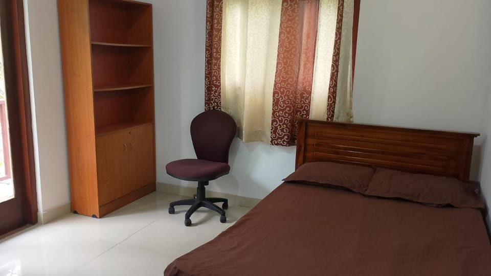 Spacious 4BR Green Court Villa for 8-10 Guests AC & Hot Water Thalawathugoda House in Western Province