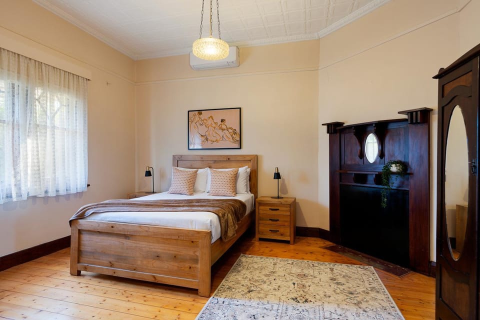 Bedroom, air conditioner