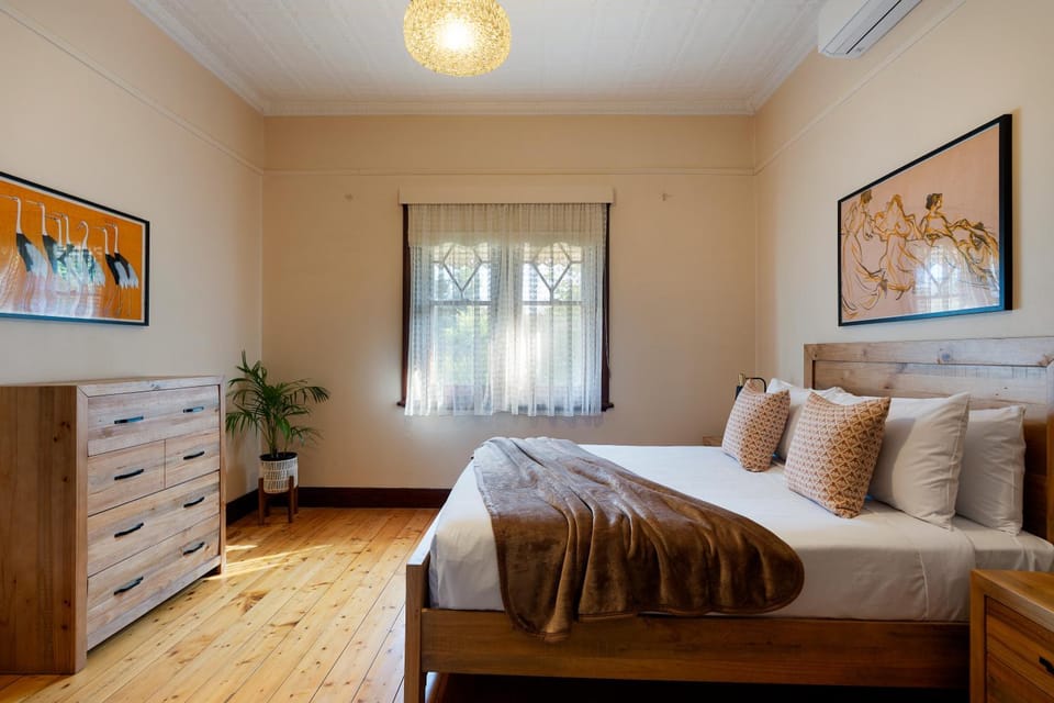 Bedroom, air conditioner