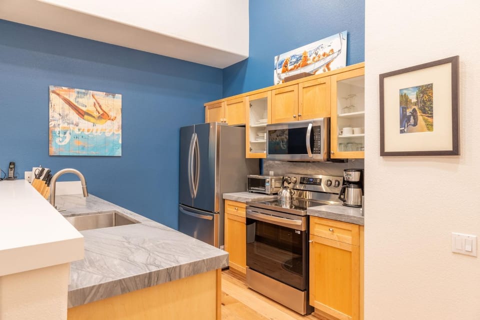 Palisades Tahoe Lodge Rentals Premium Fireplace One Bedroom #807 Apartment in Palisades Tahoe (Olympic Valley)