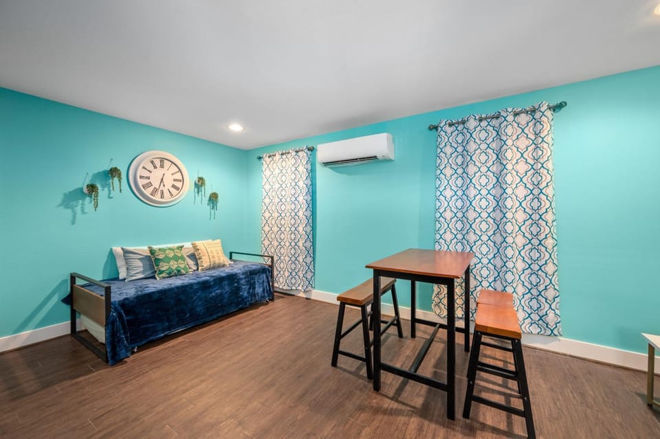 Chic Comfort Near Houston Hotspots Apartment in Houston