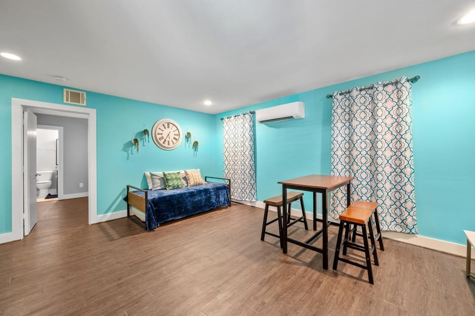 Chic Comfort Near Houston Hotspots Apartment in Houston