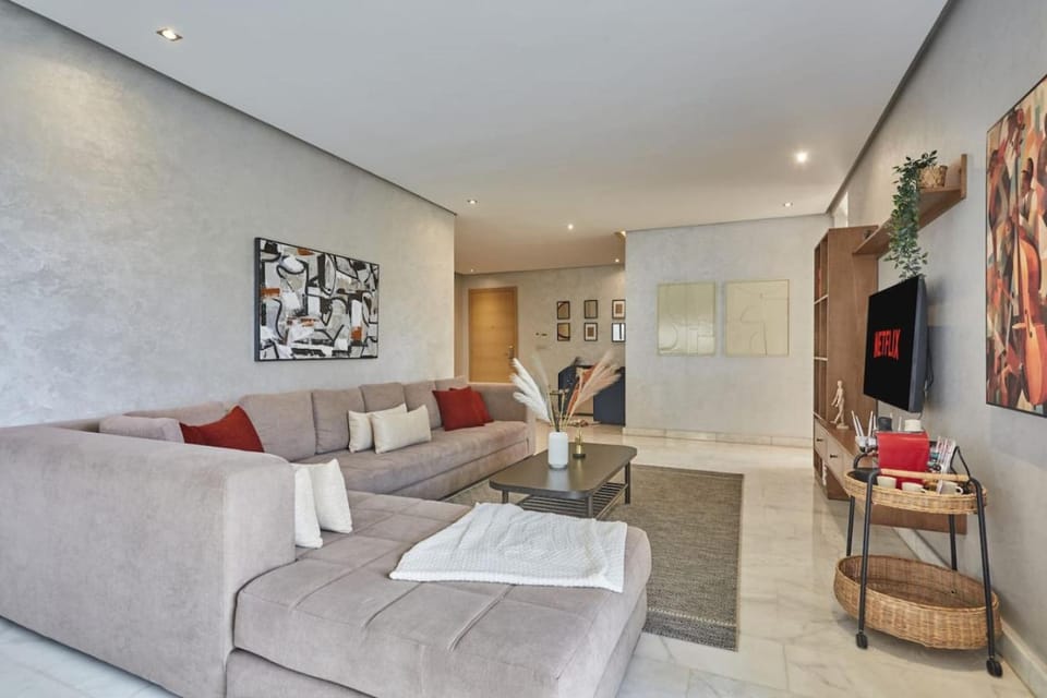 Luxury 3 Bedroom Getaway in Bouskouras Finest Apartment in Casablanca-Settat