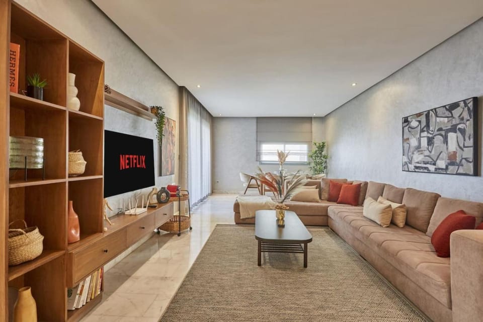 Luxury 3 Bedroom Getaway in Bouskouras Finest Apartment in Casablanca-Settat