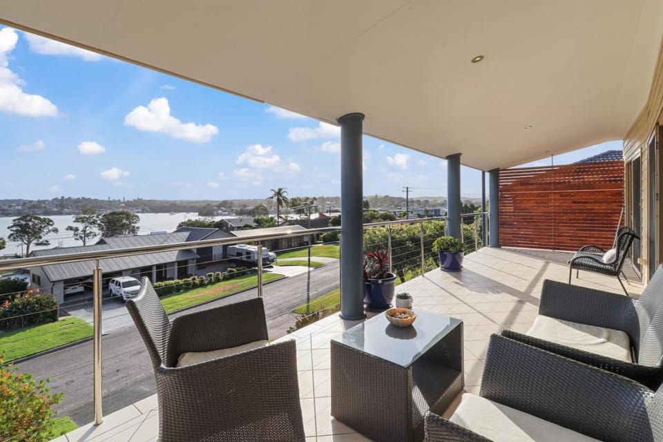 Balcony/Terrace, Lake view