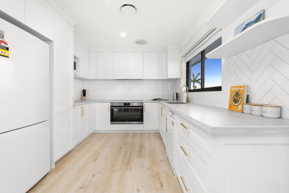 Kitchen or kitchenette, oven, stove