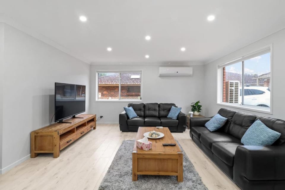 TV and multimedia, Living room, air conditioner