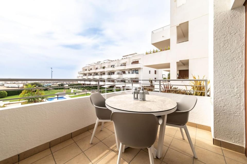 La Brisa del Mar apt with sea view, terrace, pool - by OYOOSTAYS Apartment in Vega Baja del Segura