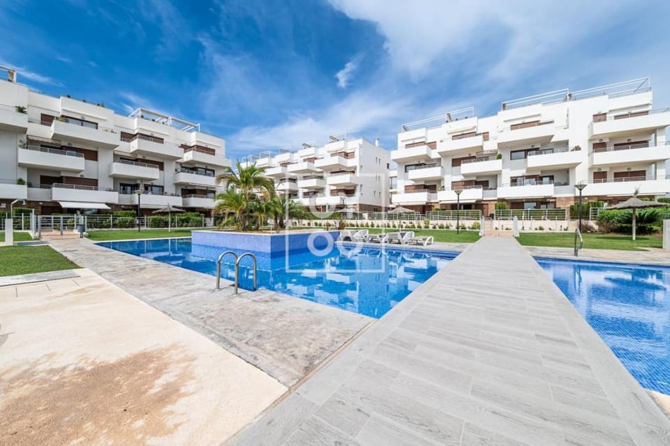 La Brisa del Mar apt with sea view, terrace, pool - by OYOOSTAYS Apartment in Vega Baja del Segura