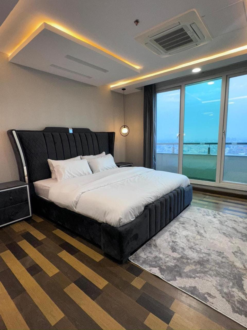 Photo of the whole room, Bedroom