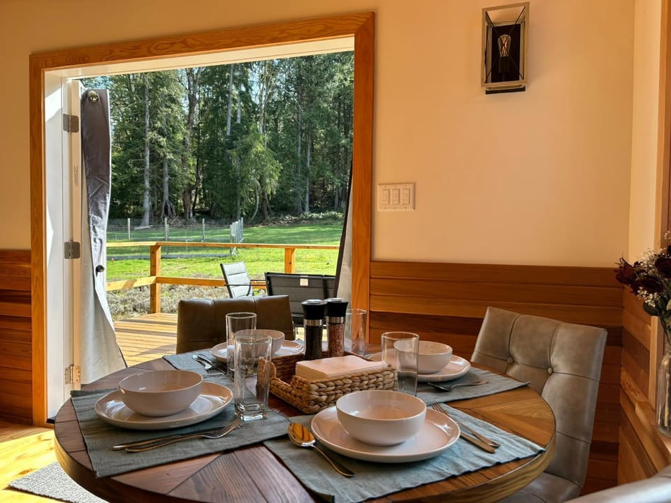 Gambier Lavender Lodge and Homestead House in Vancouver Island