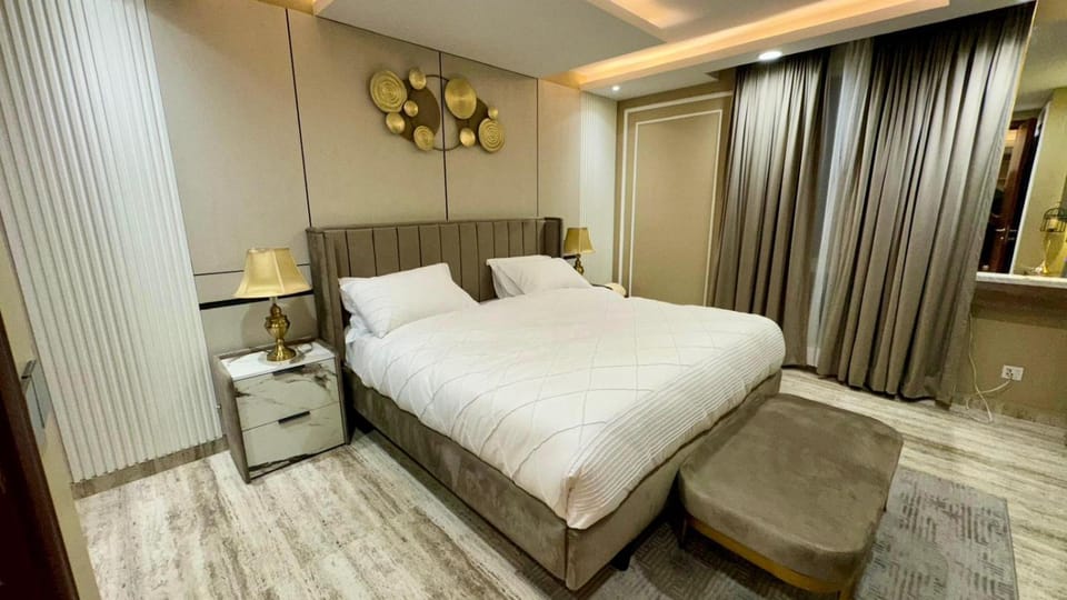 Photo of the whole room, Bedroom