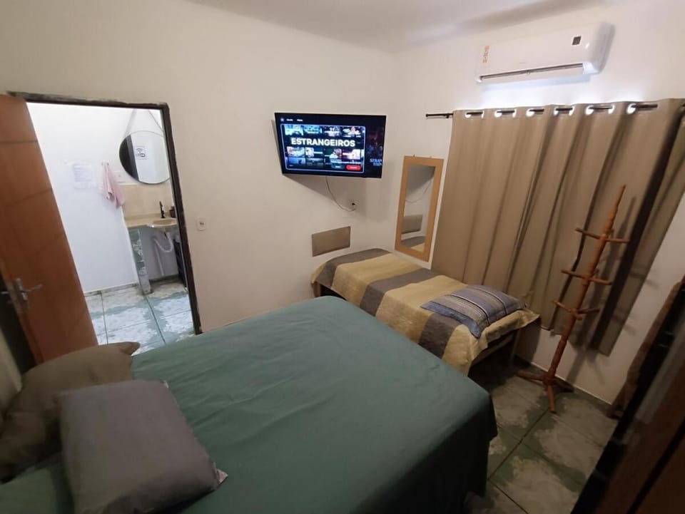 Bed, TV and multimedia, Photo of the whole room, Bedroom, air conditioner