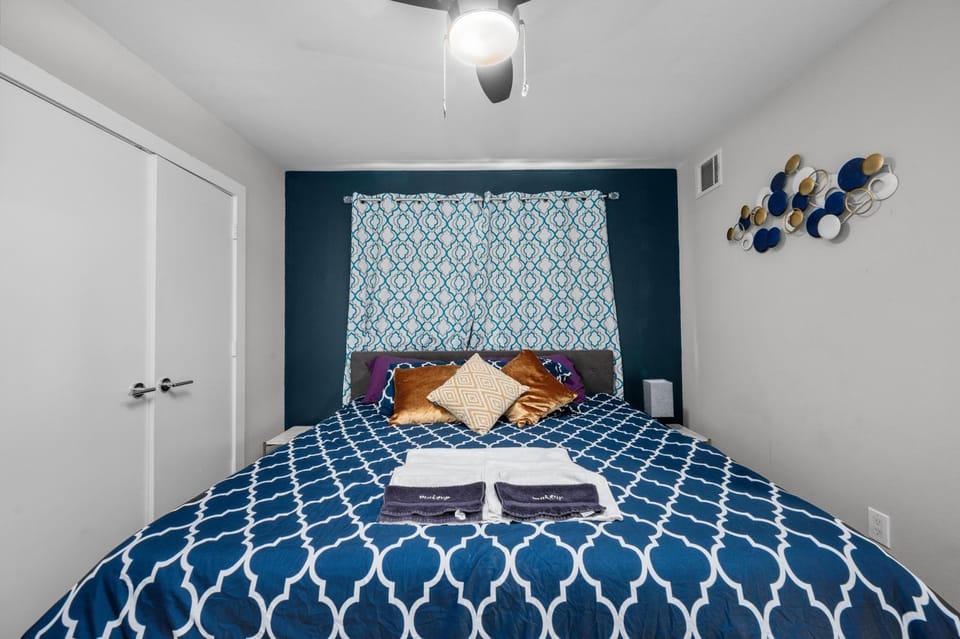 Cozy Sanctuary Near MedCenter, UH and NRG Apartment in Houston