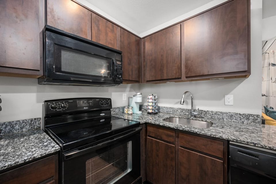 Cozy Sanctuary Near MedCenter, UH and NRG Apartment in Houston