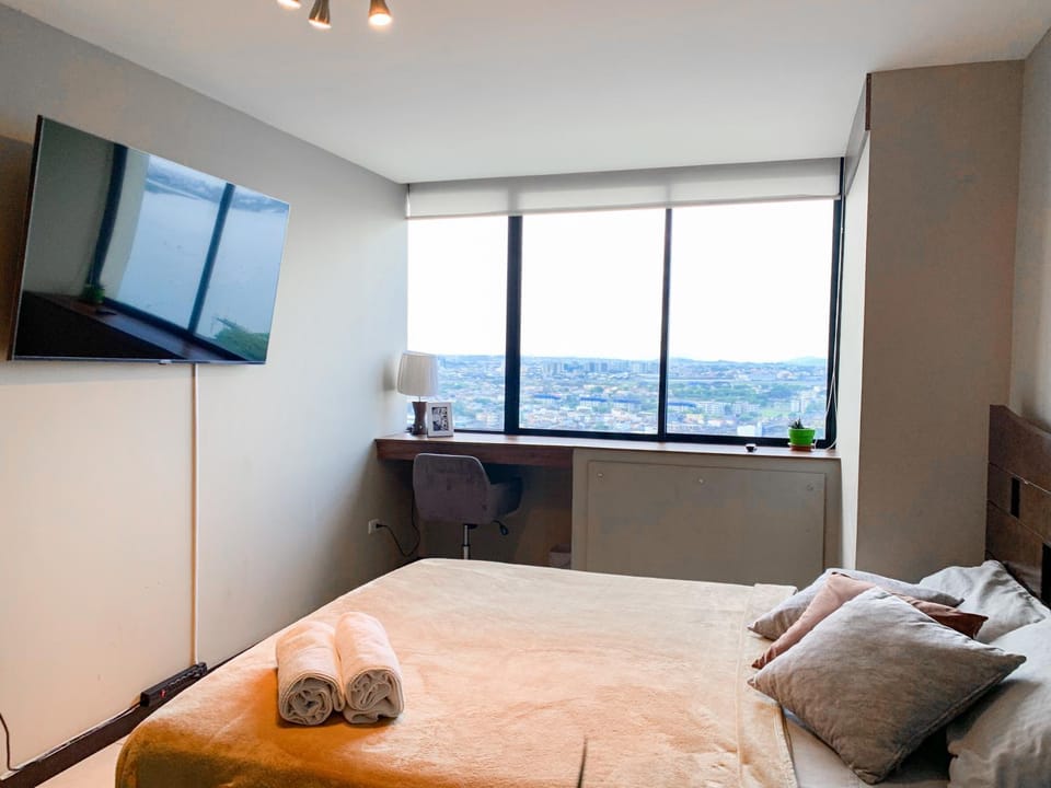 Bed, Natural landscape, TV and multimedia, Photo of the whole room, Bedroom, towels