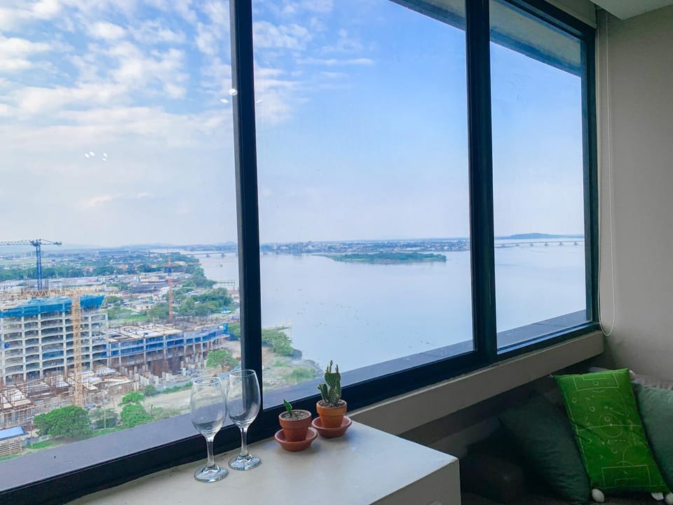 Day, Natural landscape, View (from property/room), Living room, Seating area, City view, River view