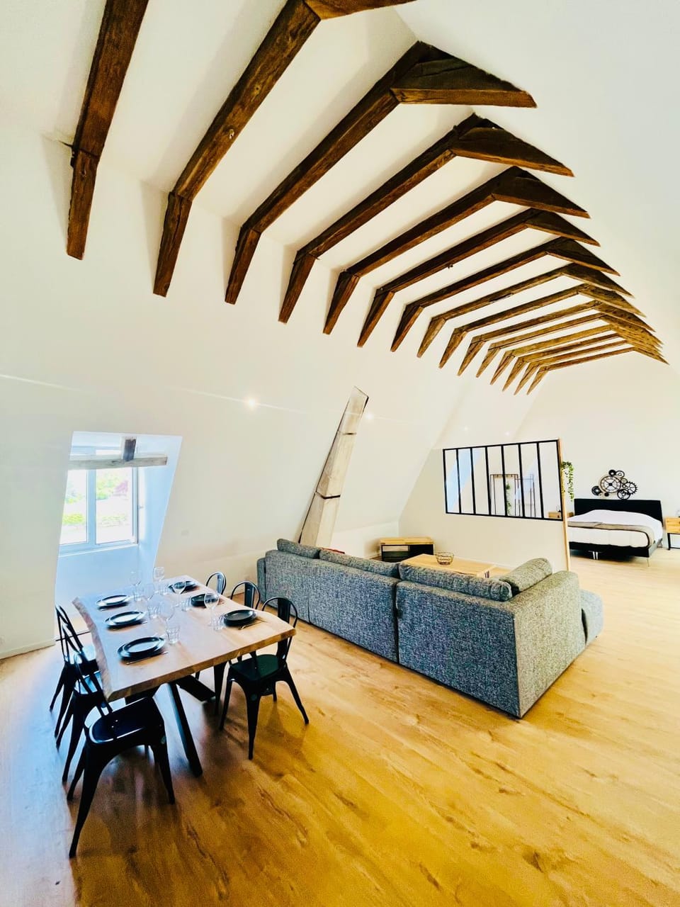 Bed, Living room, Photo of the whole room, Seating area, Dining area, Bedroom