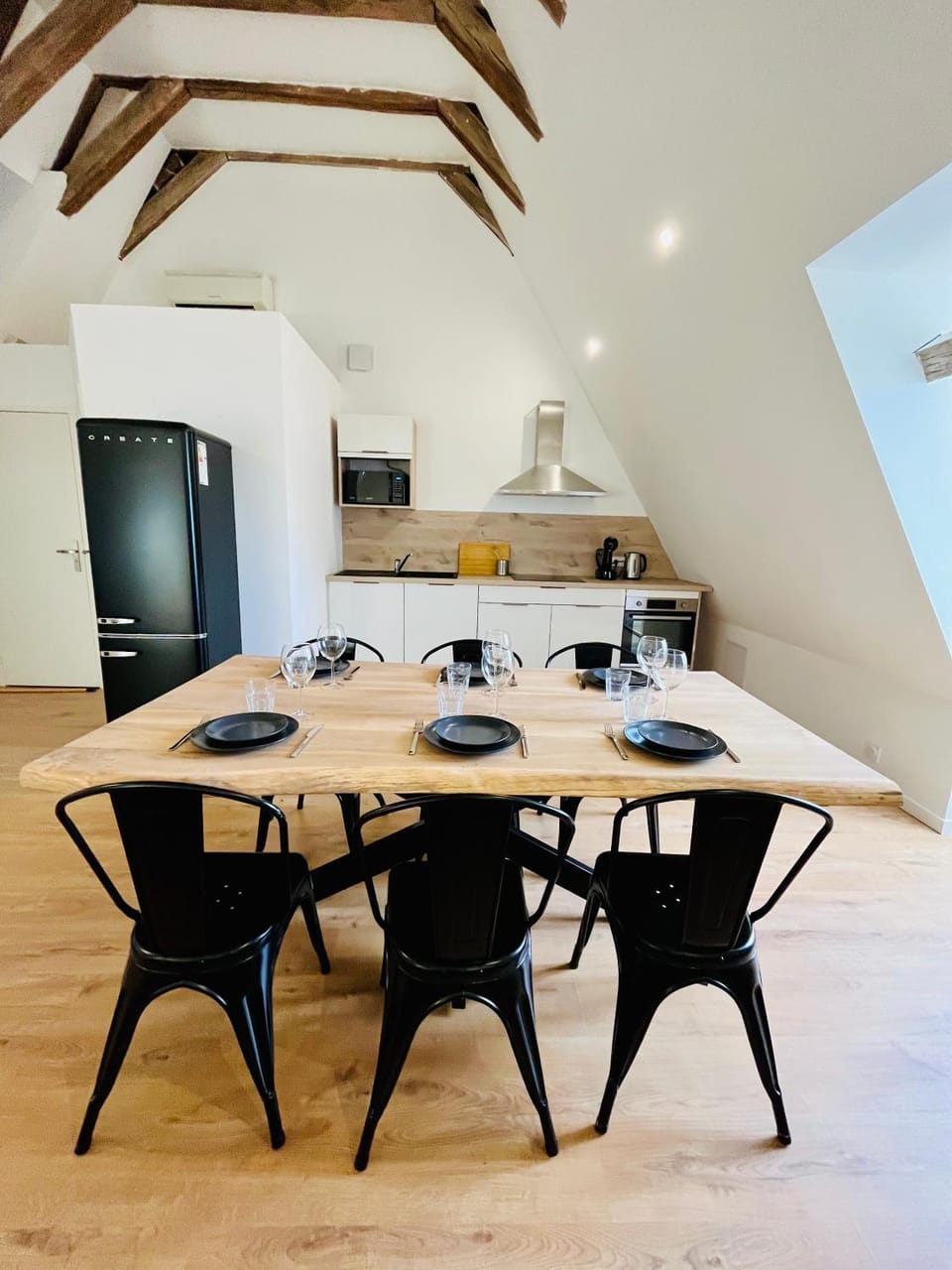 Kitchen or kitchenette, Dining area, stove
