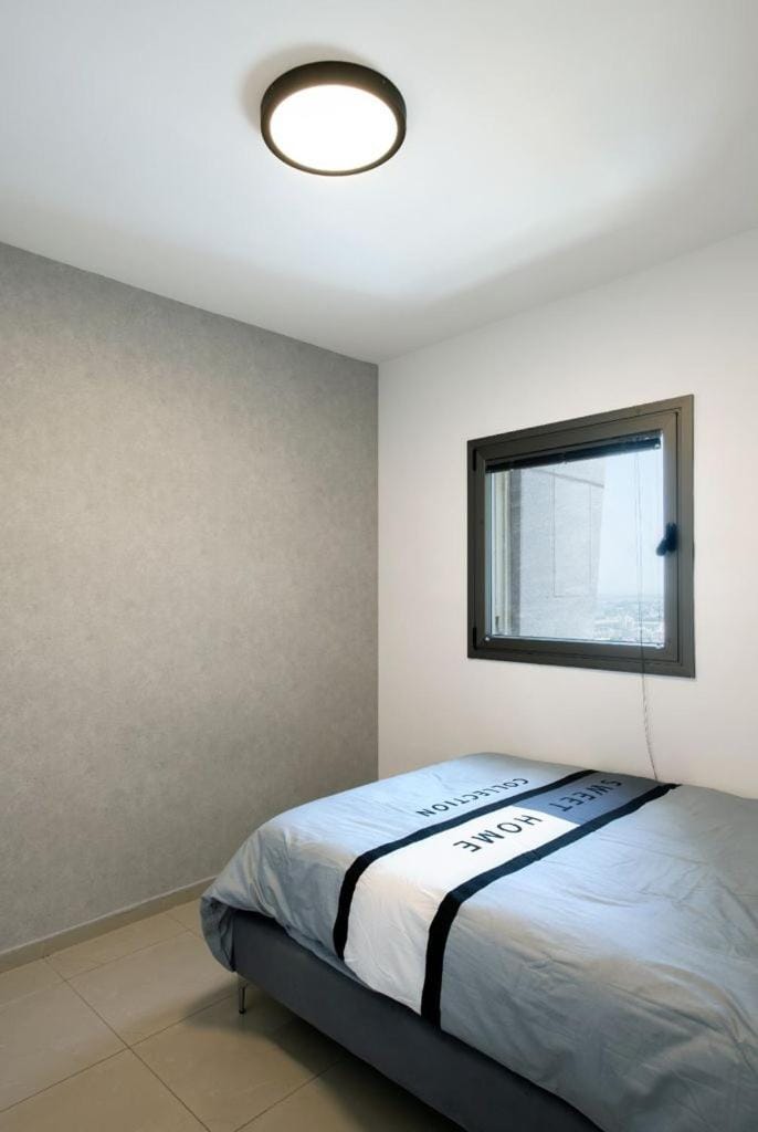 Lovely 3 Bedroom Mini Penthouse on 30th Floor Apartment in Netanya