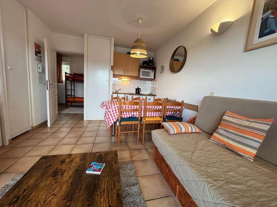 Charmant 2 pièces avec terrasse et accès piscine - FR-1-239-1107 Apartment in Ciboure