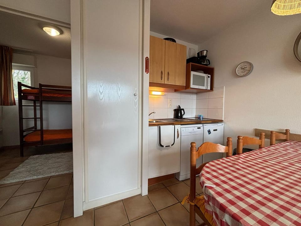 Charmant 2 pièces avec terrasse et accès piscine - FR-1-239-1107 Apartment in Ciboure