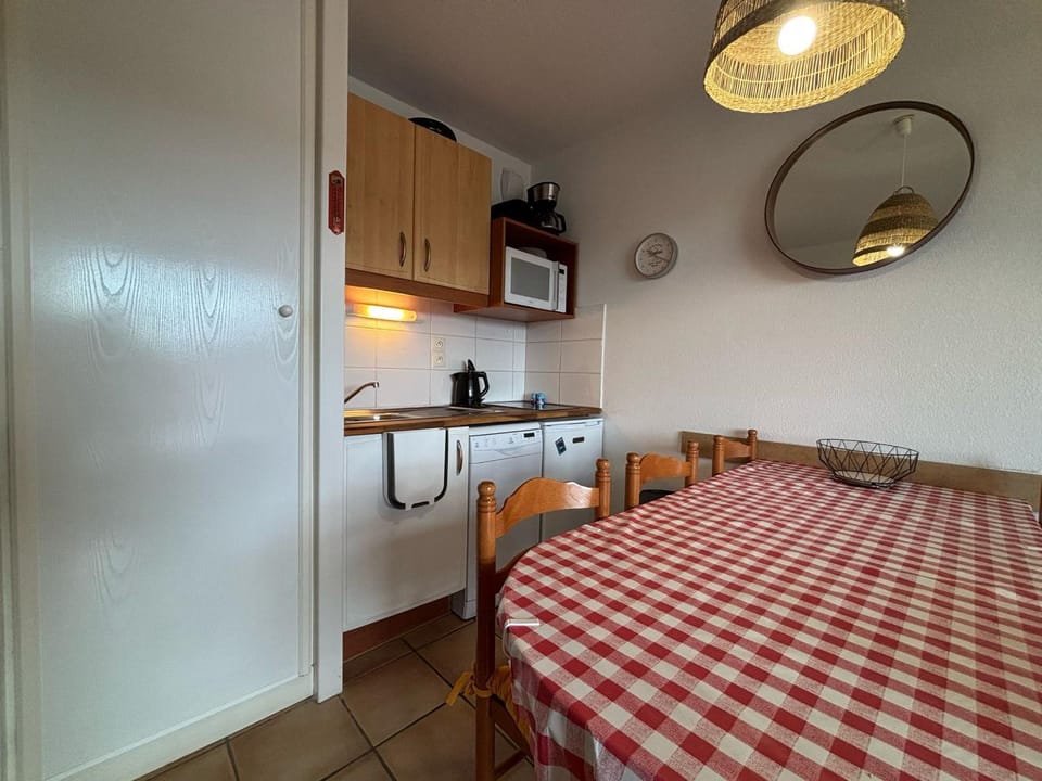 Charmant 2 pièces avec terrasse et accès piscine - FR-1-239-1107 Apartment in Ciboure
