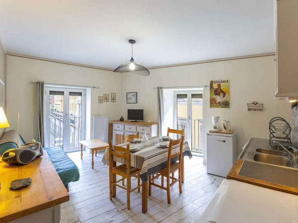Appartement T2bis 4-6 pers, proche centre thermal et centre-ville, Cauterets - FR-1-234-335 Apartment in Cauterets