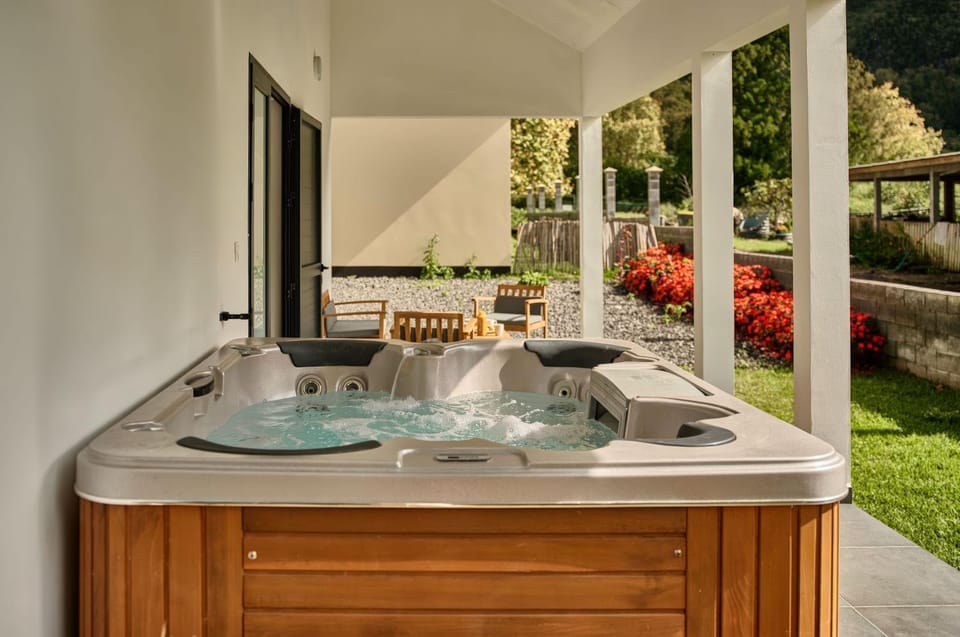 Day, Hot Tub